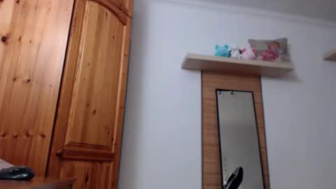 blondyelena online show from December 19, 5:47 am