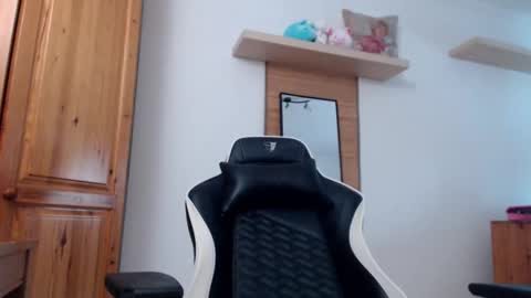 blondyelena online show from January 9, 8:53 am