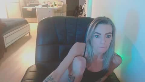 blue eyed foxxxx online show from March 3, 8:32 am