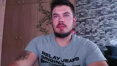 blueeyeboy0 online show from November 3, 7:42 am