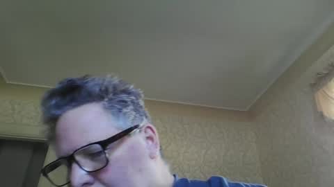 Snapshot of bluemoose70 chatting on October 6, 4:14 pm bluemoose70 online show from October 6, 4:14 pm