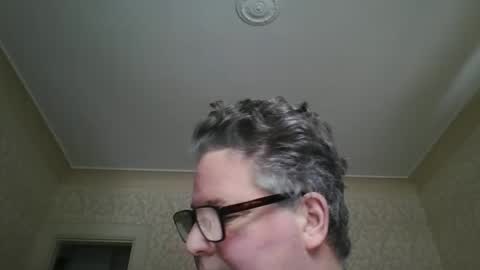 Snapshot of bluemoose70 chatting on February 25, 4:57 pm bluemoose70 online show from February 25, 4:57 pm