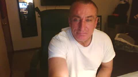 blueyesforyou2nit online show from October 21, 5:45 am