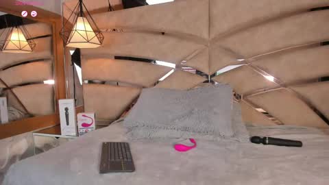 bonet_iris online show from June 4, 2:34 pm