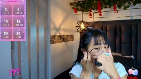 BONIE WILLS online show from April 17, 12:29 pm