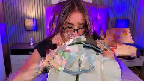 bonnali_lune online show from April 8, 9:18 pm