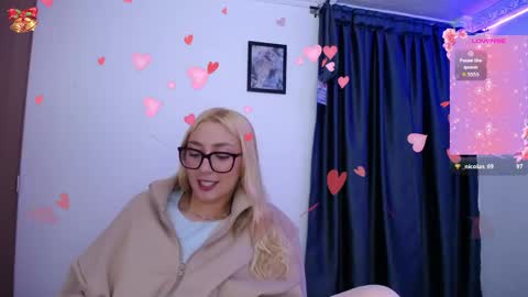 Soffy Brooks Independent model online show from April 13, 3:44 am