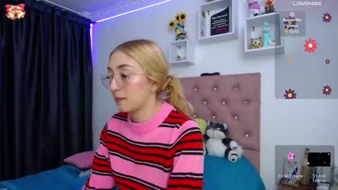 Soffy Brooks Independent model online show from October 25, 5:19 am