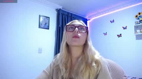 Soffy Brooks Independent model online show from April 22, 3:46 am