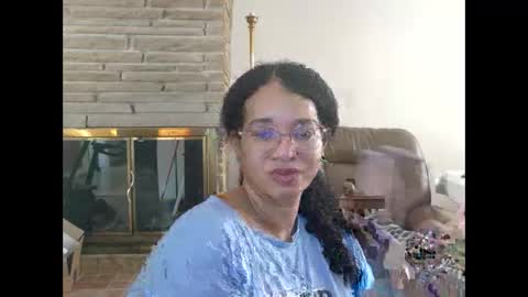 Queen Bon Vivantt online show from December 17, 3:30 pm