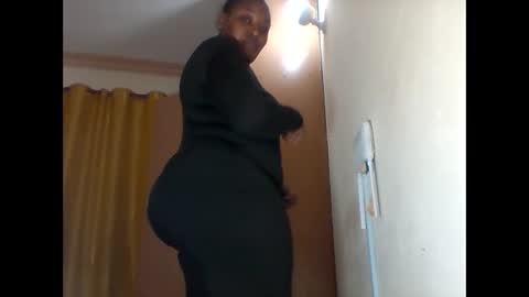 Snapshot of booty_panther chatting on March 4, 12:39 am sandrah online show from March 4, 12:39 am