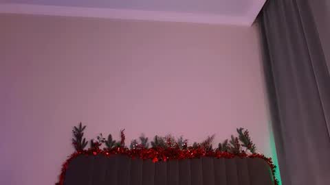 Mona online show from December 25, 10:06 am