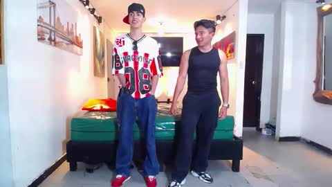 THOMAS AND DAMIAND online show from January 6, 7:18 pm