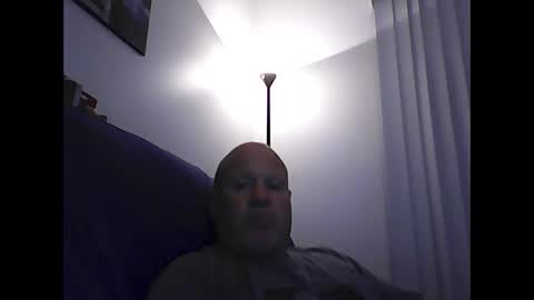 boutch1976 online show from December 22, 4:41 am