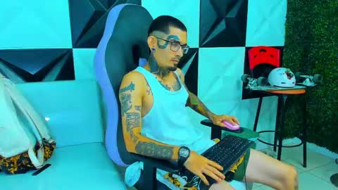 boy_tatto77 online show from April 19, 6:10 pm