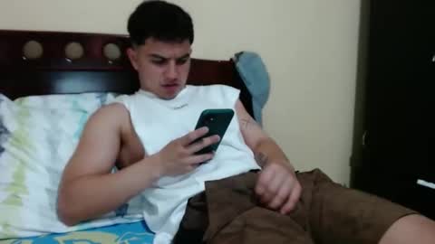 Snapshot of boyfit2023 chatting on February 15, 12:48 am boyfit2023 online show from February 15, 12:48 am