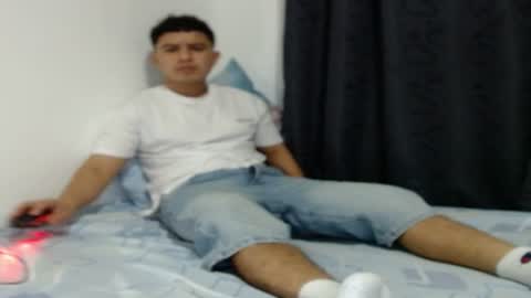 Snapshot of boyfit2023 chatting on October 12, 11:17 pm boyfit2023 online show from October 12, 11:17 pm