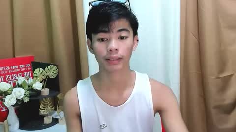 HI IM JAMES DONT FORGET GIVE ME THUMBS UP AND JOIN TO MY FANCLUB online show from November 5, 5:04 pm