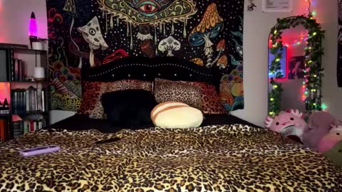 Snapshot of boysdroollx chatting on February 23, 12:37 pm Puddin online show from February 23, 12:37 pm