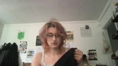 Snapshot of boywithbug chatting on March 4, 7:22 pm boywithbug online show from March 4, 7:22 pm