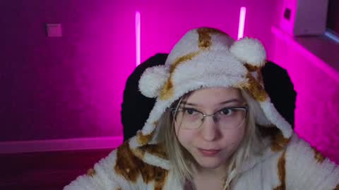 Belle  online show from February 6, 2:00 am