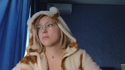 Belle  online show from October 6, 7:37 am