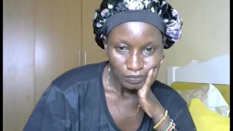 Snapshot of brat_bubble chatting on February 16, 5:04 am brat_bubble online show from February 16, 5:04 am