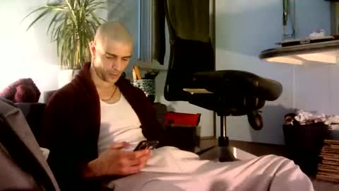 Bratdownunder online show from December 14, 7:36 am