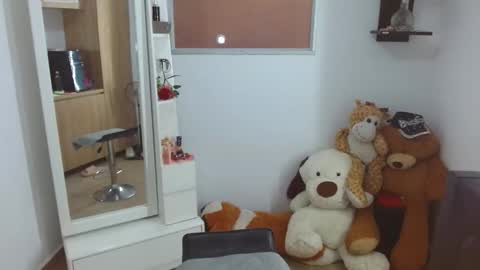 bratz xx118 online show from September 10, 7:04 pm