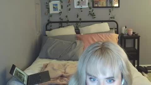 BreakingKatie online show from December 8, 12:57 am