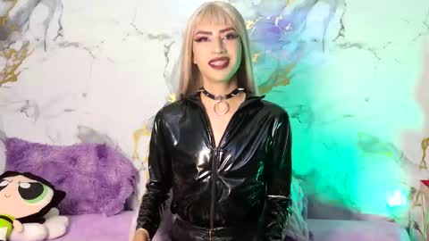 briana_white online show from March 4, 4:15 pm