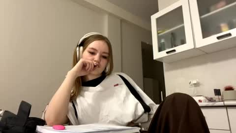 Anne online show from May 2, 1:39 pm