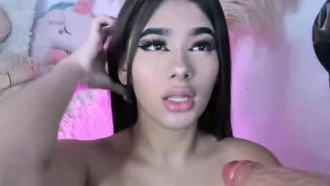 britanylin__ online show from May 26, 8:31 am