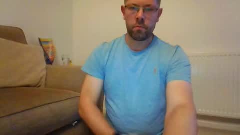 Snapshot of britguy6985 chatting on October 6, 7:20 pm britguy6985 online show from October 6, 7:20 pm