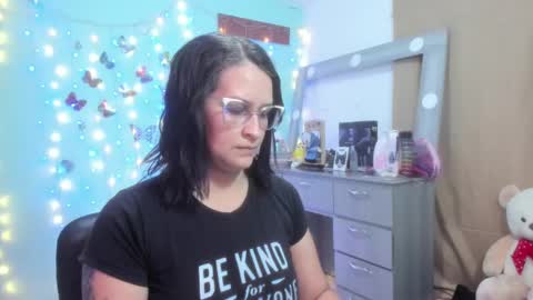 BRITNEEYTAYLOR1 online show from February 17, 9:10 pm