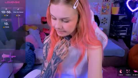Snapshot of britney_lynch chatting on September 27, 8:17 pm Britney online show from September 27, 8:17 pm