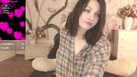Snapshot of britneybarker chatting on October 5, 2:09 am britneybarker online show from October 5, 2:09 am