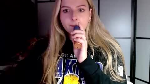 BritneyGlow online show from December 1, 7:38 pm