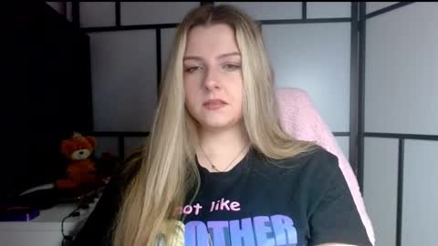 BritneyGlow online show from December 13, 4:49 pm