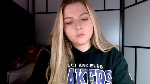 BritneyGlow online show from December 1, 4:32 pm