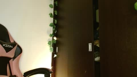 maru miaw   Please help me to reach 100 thumbs up online show from January 17, 5:28 am