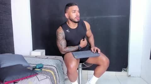 Snapshot of brock_hurn chatting on September 27, 9:45 pm brock_hurn online show from September 27, 9:45 pm