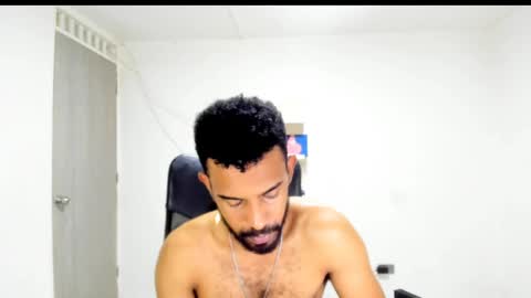 bruce_1111 online show from April 21, 1:42 am