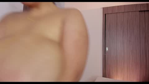 Snapshot of brunnahart chatting on December 12, 2:37 am     online show from December 12, 2:37 am