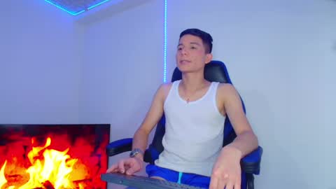 Snapshot of bryam_hot chatting on January 29, 2:40 am BRYAM INDEPENDENT MODEL online show from January 29, 2:40 am