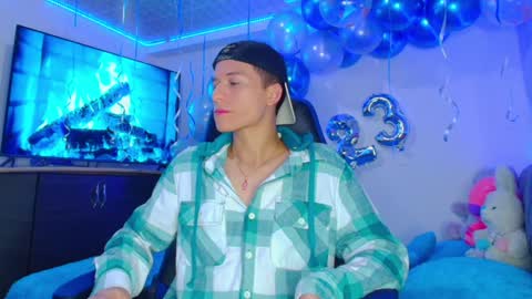 Snapshot of bryam_hot chatting on January 11, 1:16 am BRYAM INDEPENDENT MODEL online show from January 11, 1:16 am