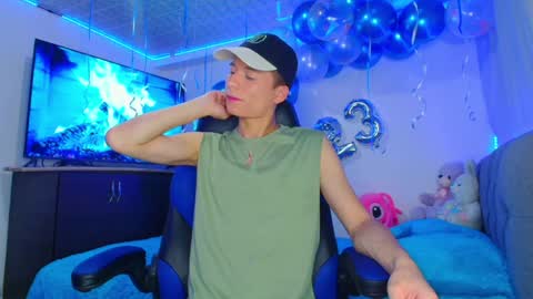 Snapshot of bryam_hot chatting on January 10, 2:04 am BRYAM INDEPENDENT MODEL online show from January 10, 2:04 am