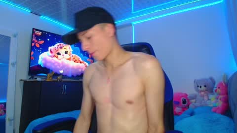 Snapshot of bryam_hot chatting on January 23, 2:33 am BRYAM INDEPENDENT MODEL online show from January 23, 2:33 am