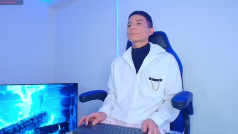 Snapshot of bryam_hot chatting on February 1, 3:30 am BRYAM INDEPENDENT MODEL online show from February 1, 3:30 am