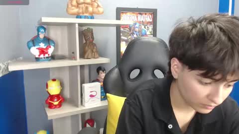 Snapshot of bryce_evans chatting on February 13, 10:22 pm B R Y C E  online show from February 13, 10:22 pm